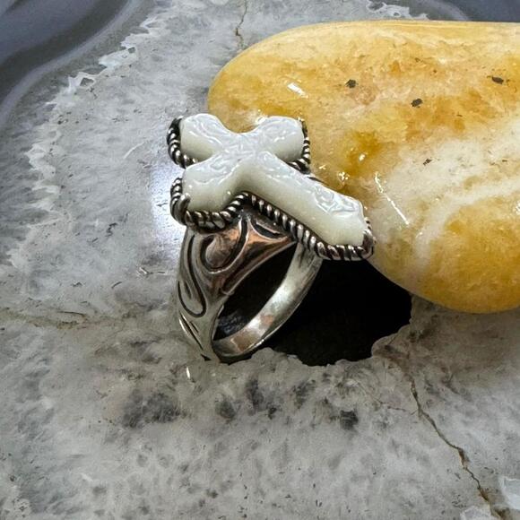 Carolyn Pollack Sterling Carved Mother of Pearl Decorated Cross Ring For Women - Picture 3 of 10